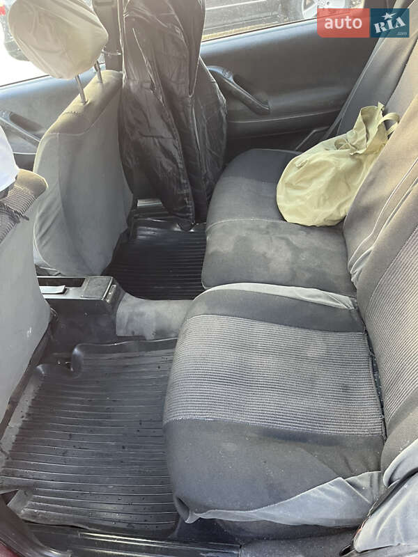 Універсал Volkswagen Passat 1994 в Житомирі