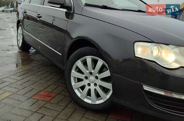 Універсал Volkswagen Passat 2010 в Житомирі