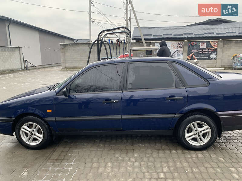 Седан Volkswagen Passat 1996 в Львові