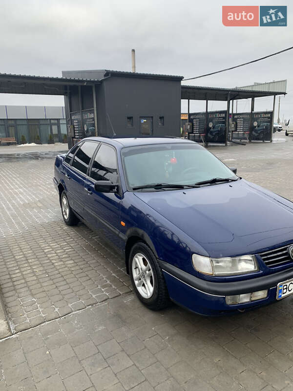 Седан Volkswagen Passat 1996 в Львові