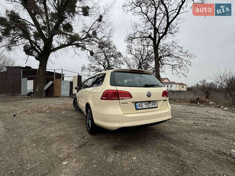 Універсал Volkswagen Passat 2011 в Дніпрі