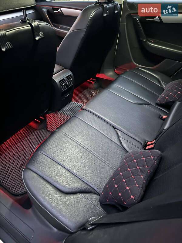 Універсал Volkswagen Passat 2011 в Дніпрі