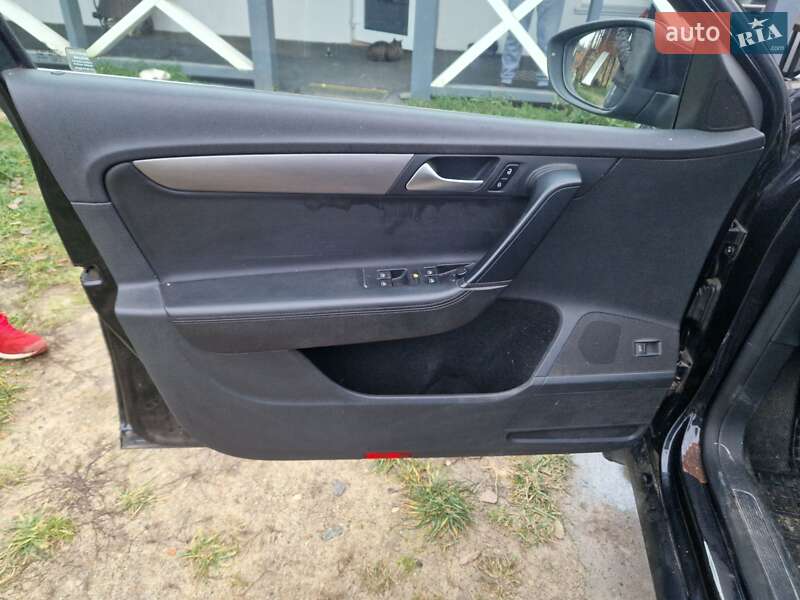 Универсал Volkswagen Passat 2012 в Старой Выжевке