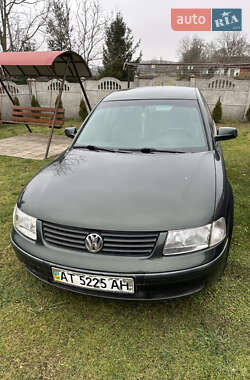 Седан Volkswagen Passat 1996 в 