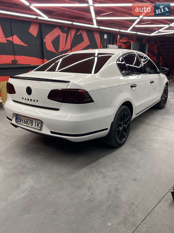 Седан Volkswagen Passat 2013 в Ізмаїлі