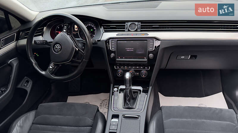 Седан Volkswagen Passat 2015 в Сваляве