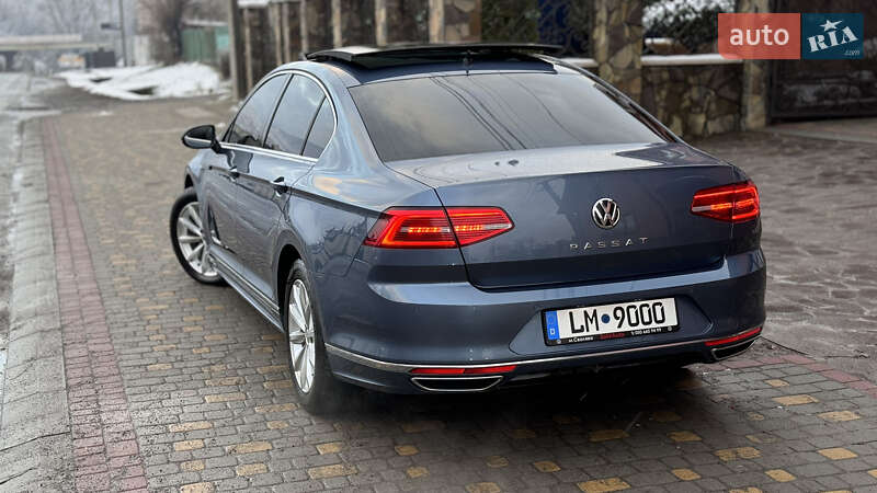 Седан Volkswagen Passat 2015 в Сваляве