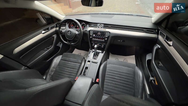 Седан Volkswagen Passat 2015 в Сваляве