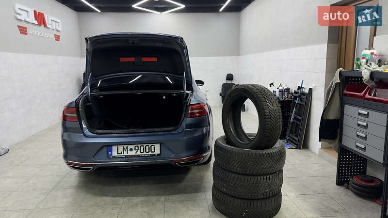 Седан Volkswagen Passat 2015 в Сваляве