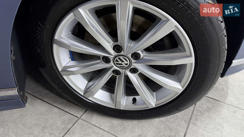 Седан Volkswagen Passat 2015 в Сваляве