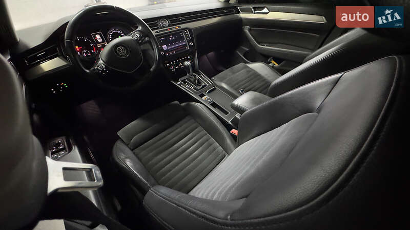 Седан Volkswagen Passat 2015 в Сваляве