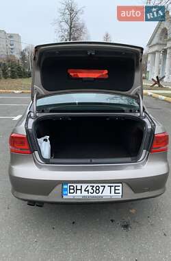 Седан Volkswagen Passat 2011 в 
