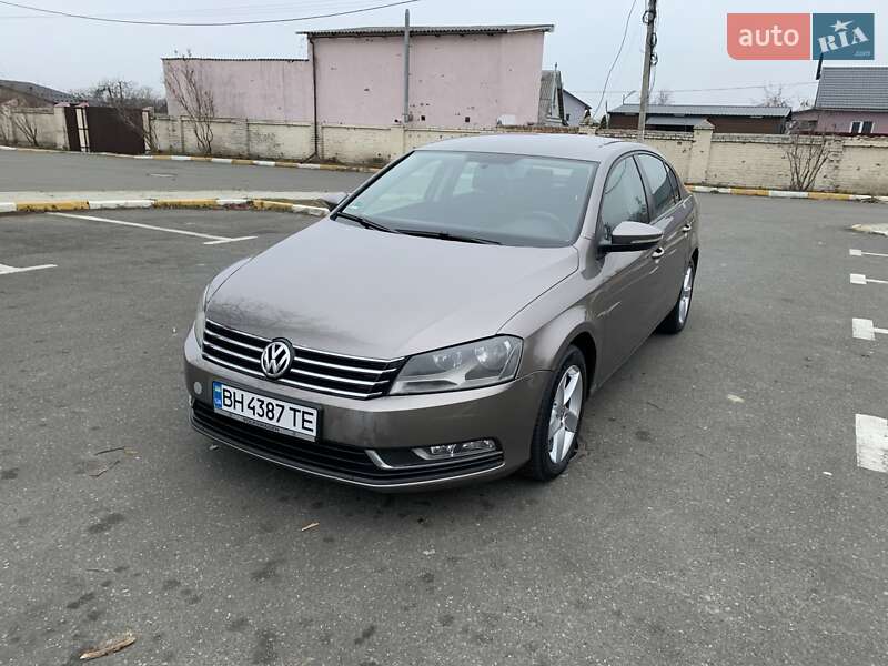 Седан Volkswagen Passat 2011 в 