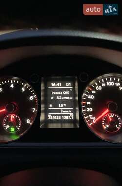 Универсал Volkswagen Passat 2011 в 