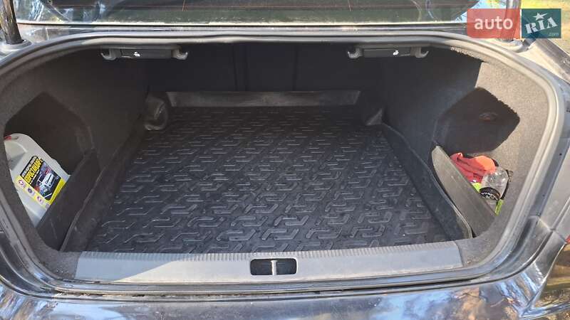 Седан Volkswagen Passat 2012 в Львові