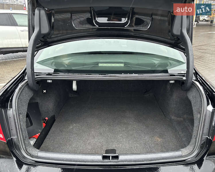Седан Volkswagen Passat 2012 в Киеве