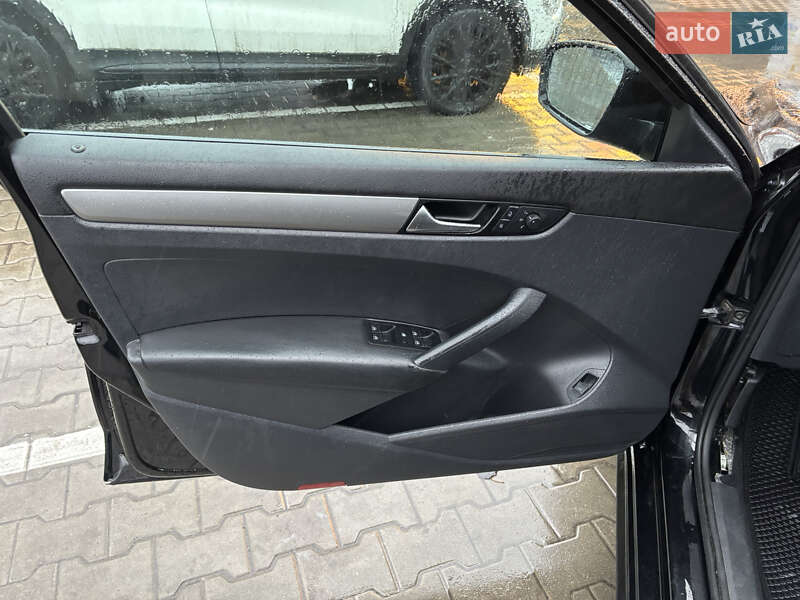 Седан Volkswagen Passat 2012 в Киеве
