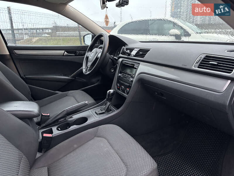 Седан Volkswagen Passat 2012 в Киеве