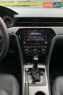 Седан Volkswagen Passat 2021 в 