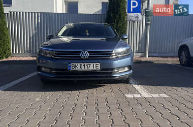 Універсал Volkswagen Passat 2015 в Рівному