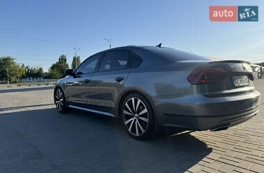 Седан Volkswagen Passat 2018 в Днепре