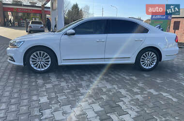 Седан Volkswagen Passat 2016 в Ужгороді