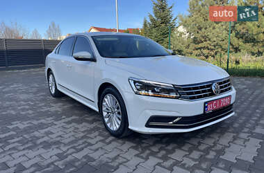 Седан Volkswagen Passat 2016 в Ужгороді