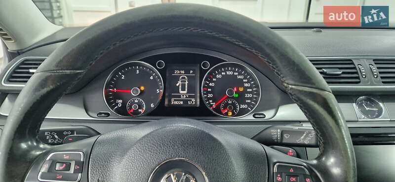 Универсал Volkswagen Passat 2011 в Львове