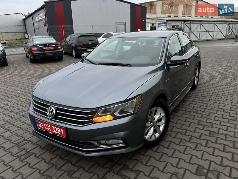 Седан Volkswagen Passat 2017 в Луцке