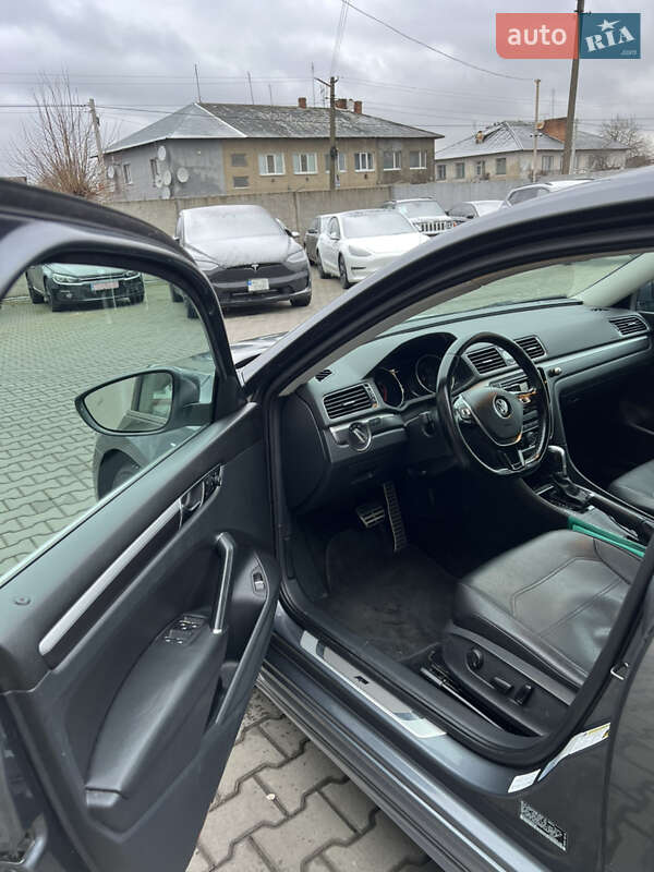 Седан Volkswagen Passat 2017 в Луцке