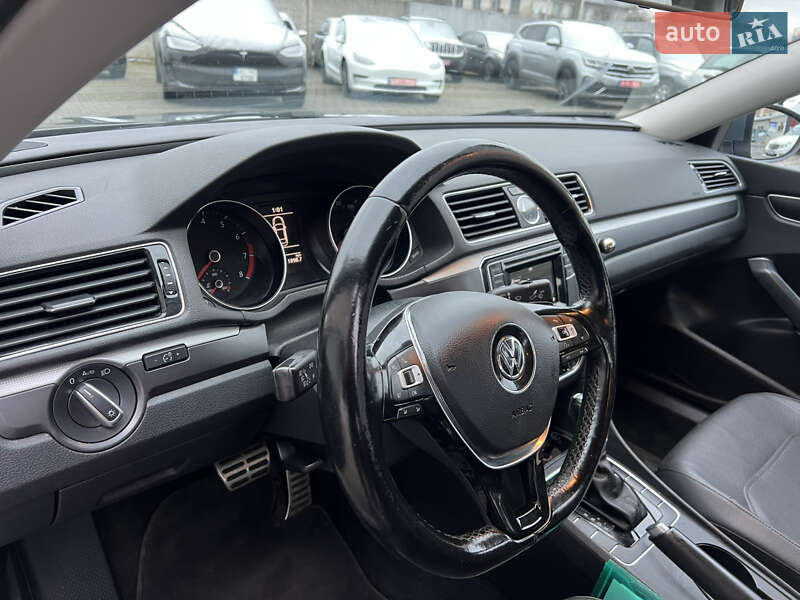 Седан Volkswagen Passat 2017 в Луцке