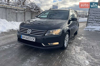 Універсал Volkswagen Passat 2011 в Житомирі