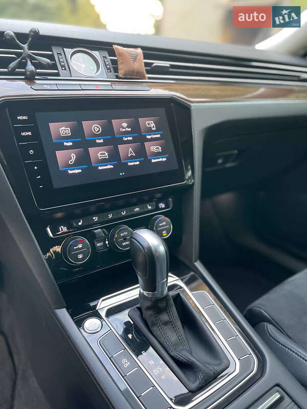 Седан Volkswagen Passat 2015 в Чернівцях