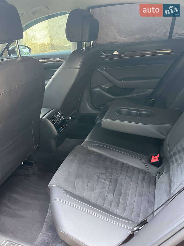 Седан Volkswagen Passat 2015 в Чернівцях