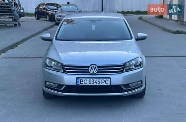 Седан Volkswagen Passat 2011 в Львове