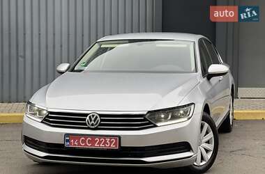 Седан Volkswagen Passat 2019 в Ужгороді