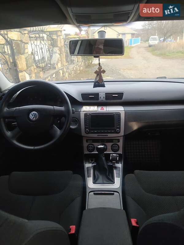 Седан Volkswagen Passat 2005 в Гайвороні