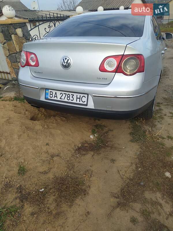 Седан Volkswagen Passat 2005 в Гайвороні