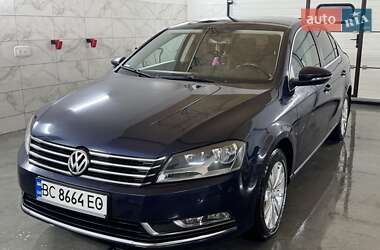 Седан Volkswagen Passat 2012 в Львові