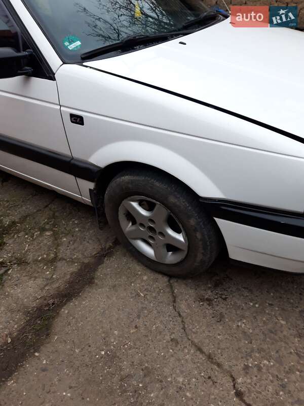 Универсал Volkswagen Passat 1992 в Виноградове