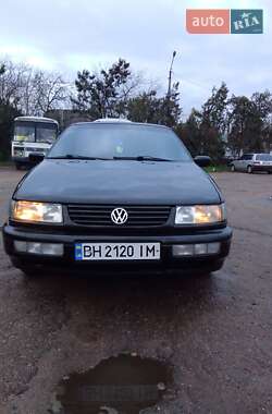 Седан Volkswagen Passat 1994 в Измаиле