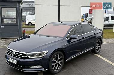 Седан Volkswagen Passat 2015 в Мукачевому