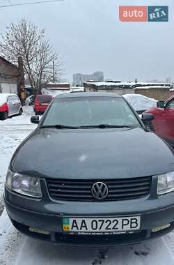 Седан Volkswagen Passat 1998 в Киеве