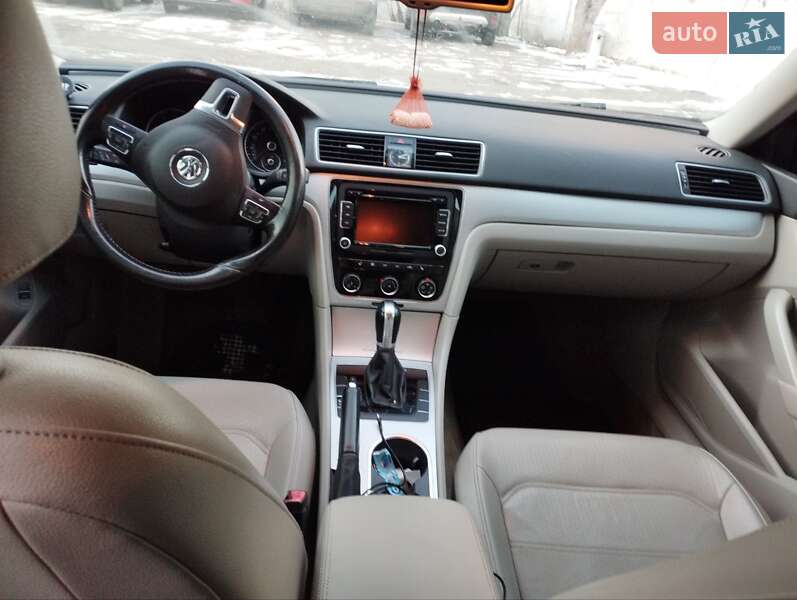 Седан Volkswagen Passat 2012 в Чернигове