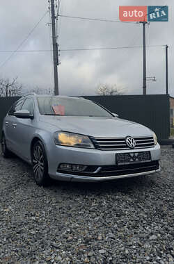 Універсал Volkswagen Passat 2012 в Нововолинську