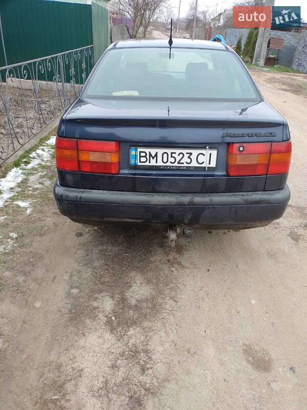 Седан Volkswagen Passat 1994 в Глухові