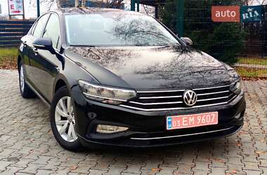 Седан Volkswagen Passat 2020 в Стрию