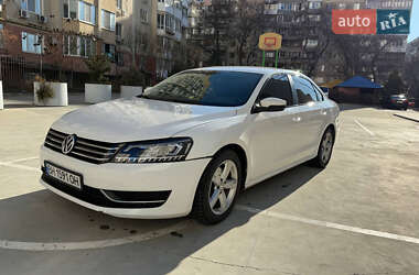 Седан Volkswagen Passat 2012 в Одессе