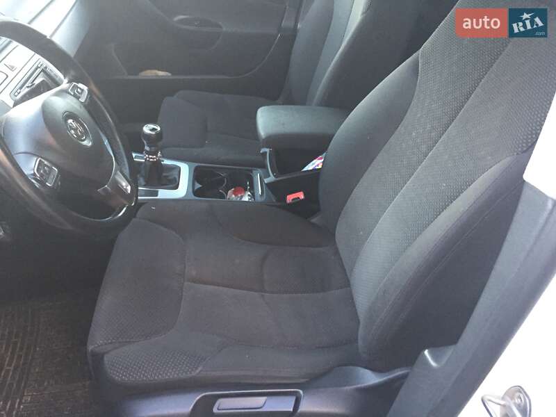 Универсал Volkswagen Passat 2010 в Талалаевке