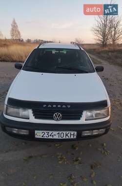 Універсал Volkswagen Passat 1994 в Обухові